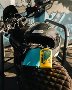 plastic rain repellent moto