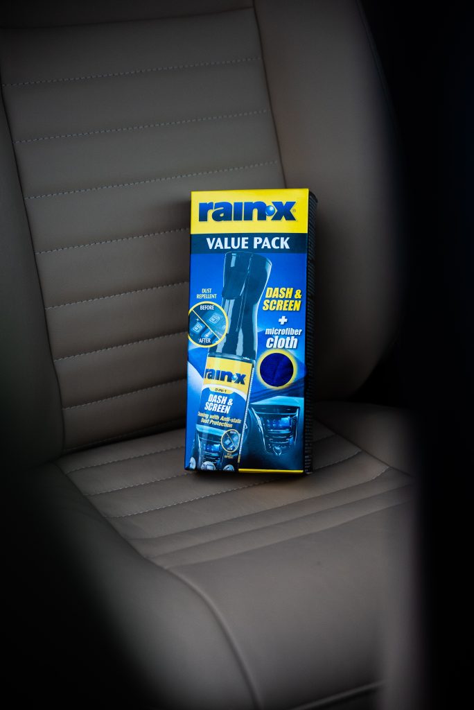 Value pack dash and screen on a leather seat